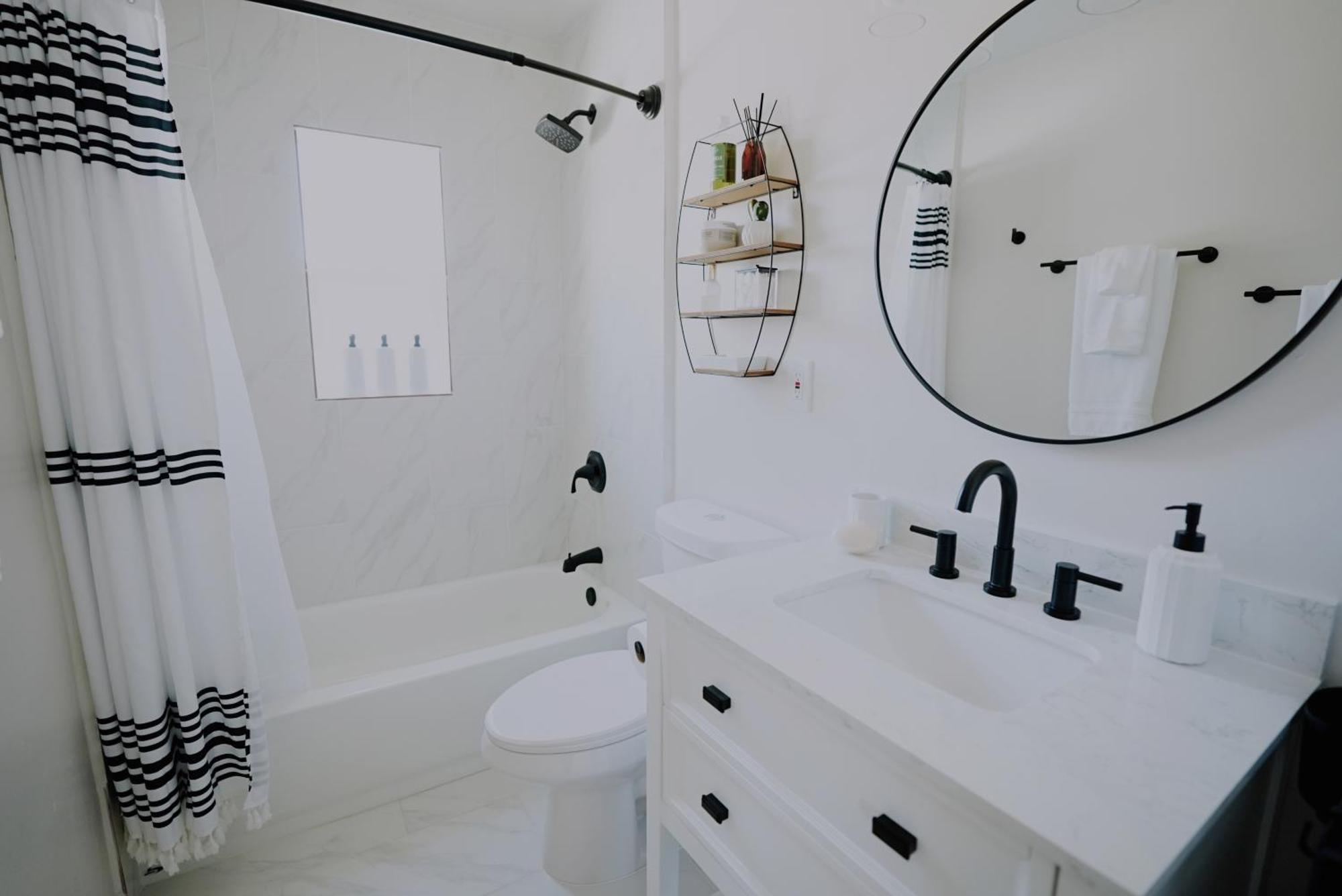 Centrally Located! Remodeled! Huge Backyard! The White House Albuquerque Exterior foto