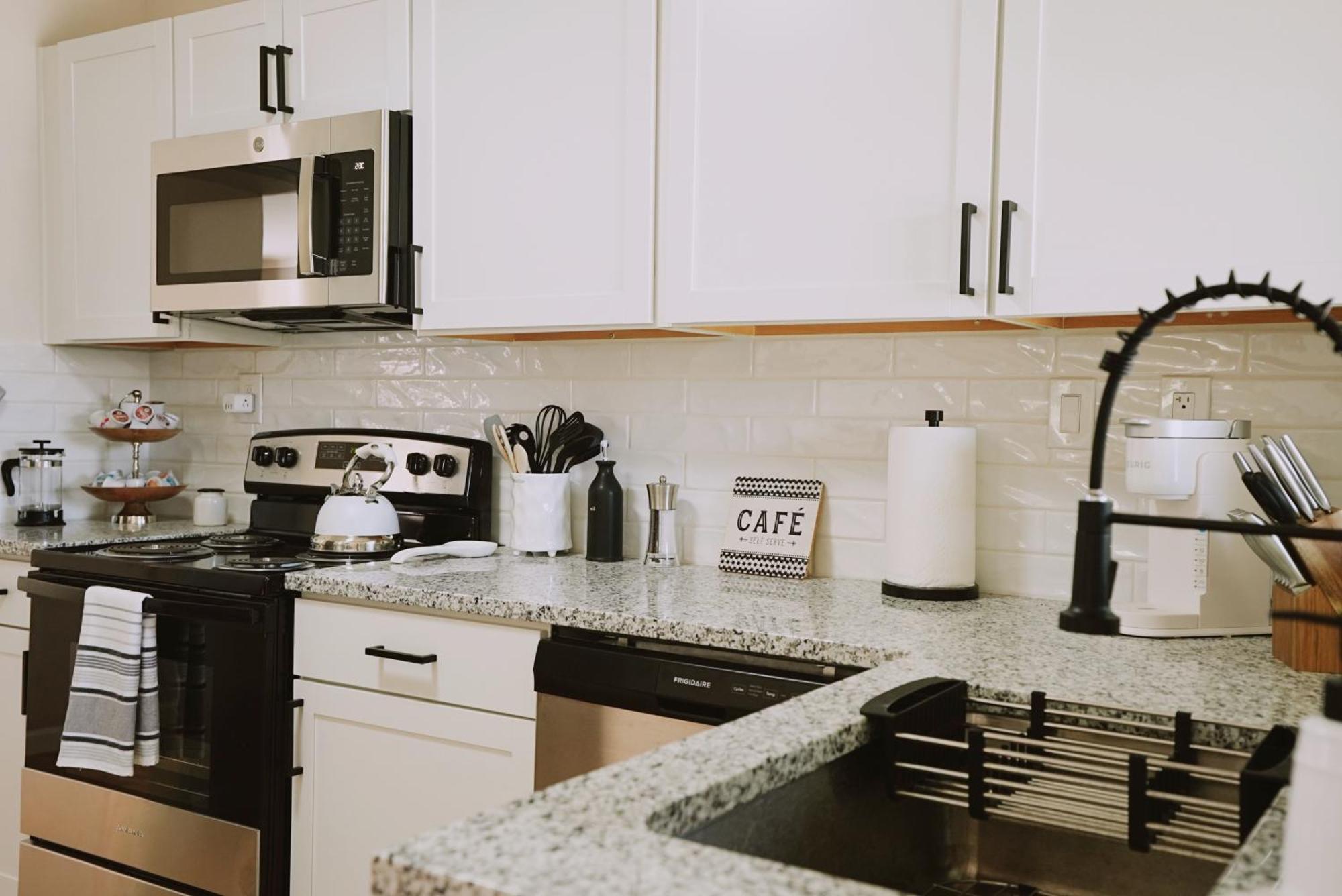Centrally Located! Remodeled! Huge Backyard! The White House Albuquerque Exterior foto