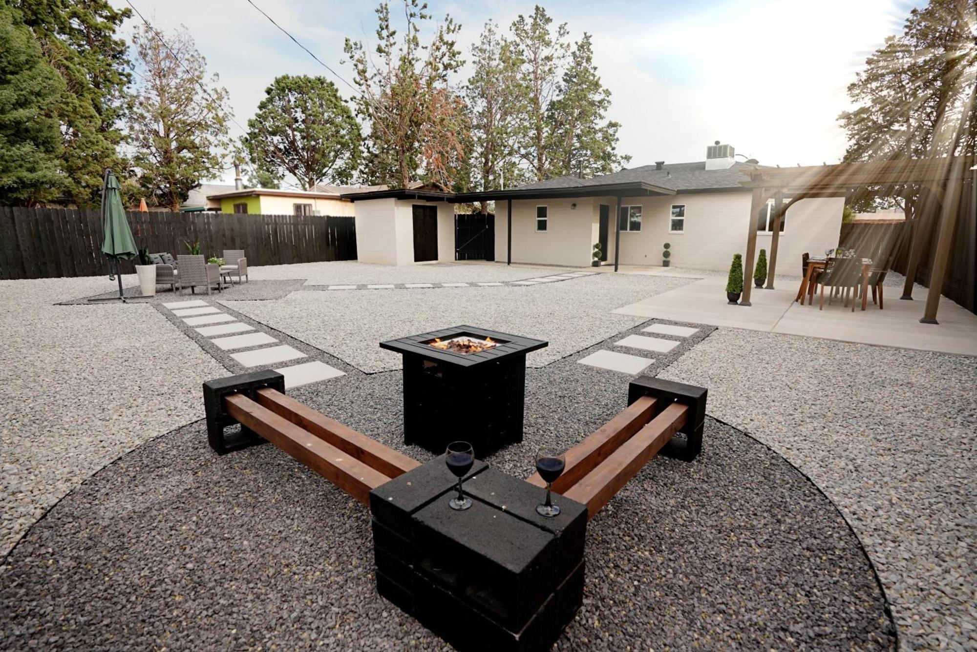 Centrally Located! Remodeled! Huge Backyard! The White House Albuquerque Exterior foto