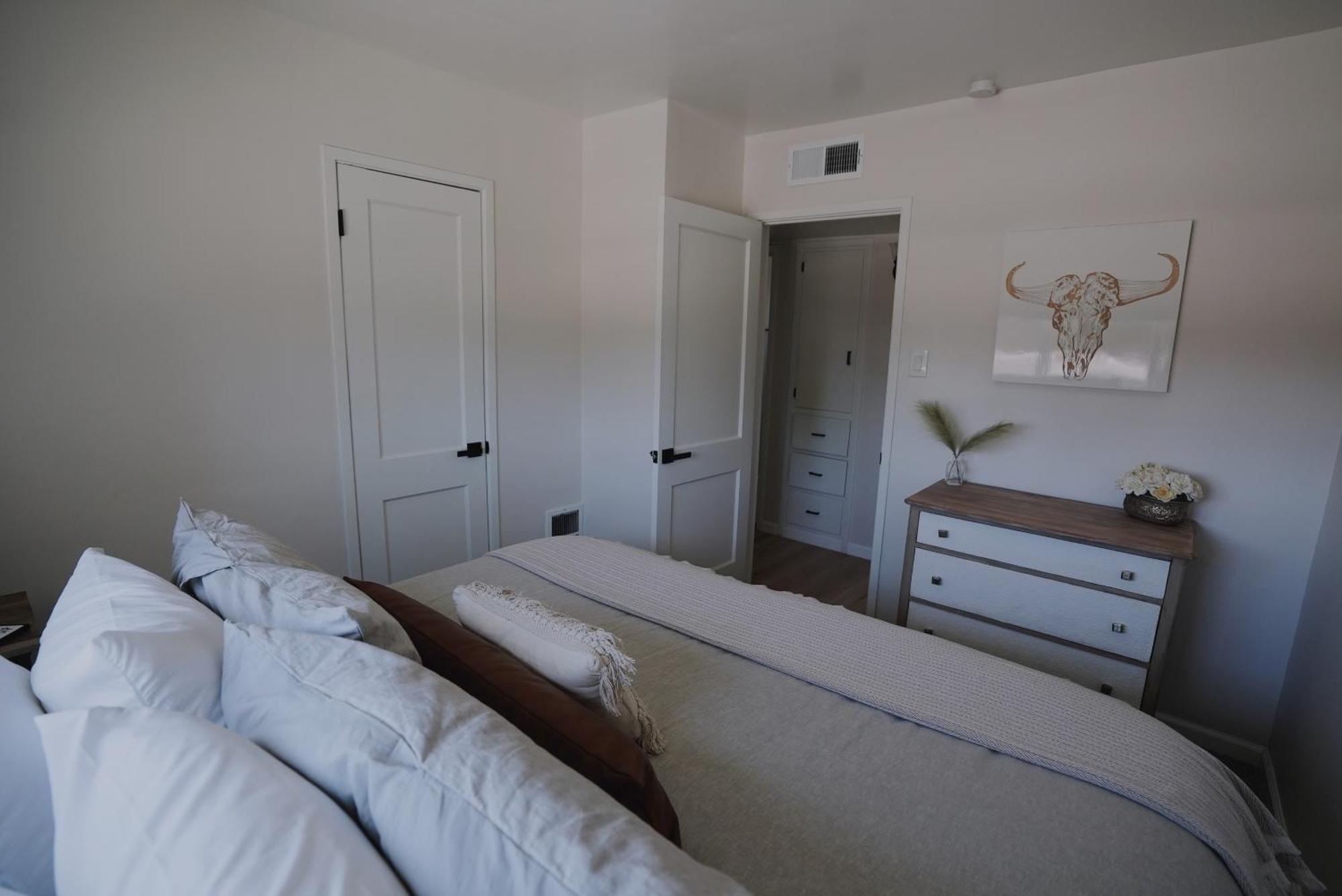 Centrally Located! Remodeled! Huge Backyard! The White House Albuquerque Exterior foto